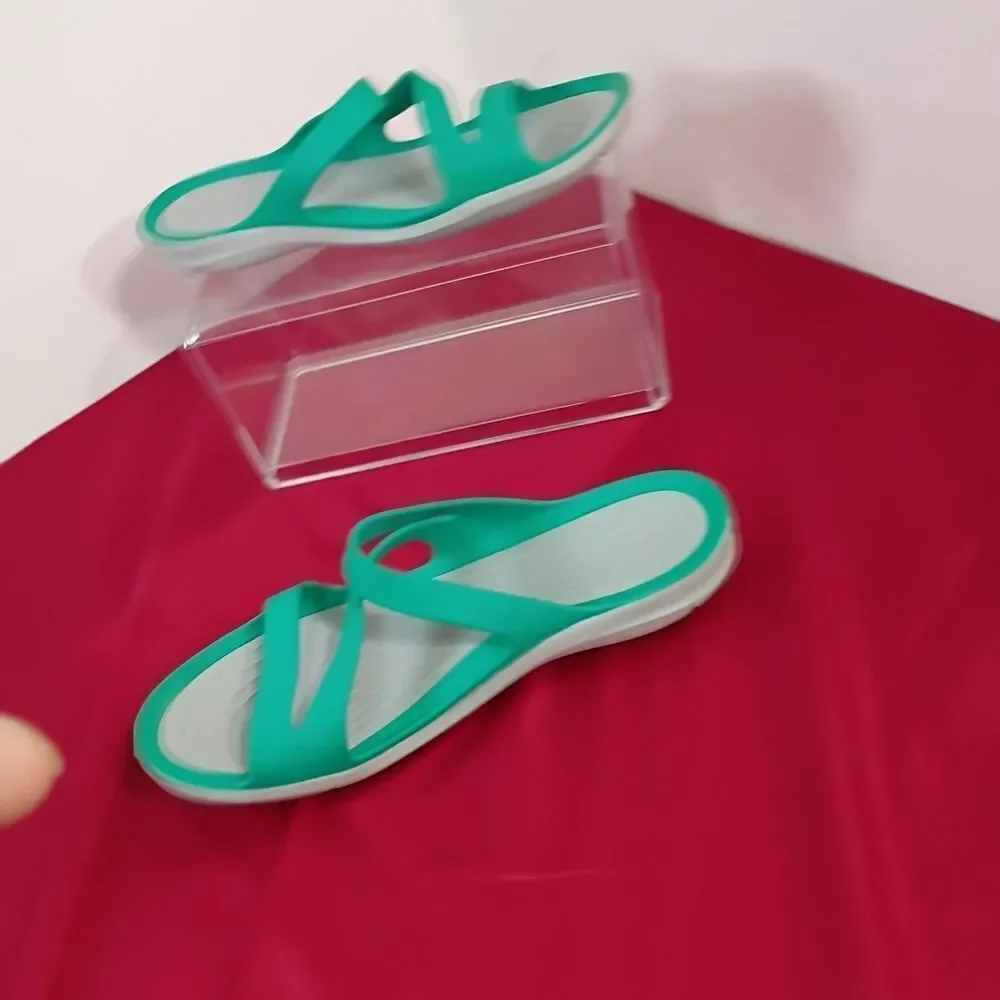 Crocs Swiftwater Teal Flip-Flops Women’s Size 7 Shoes Beach Sandals